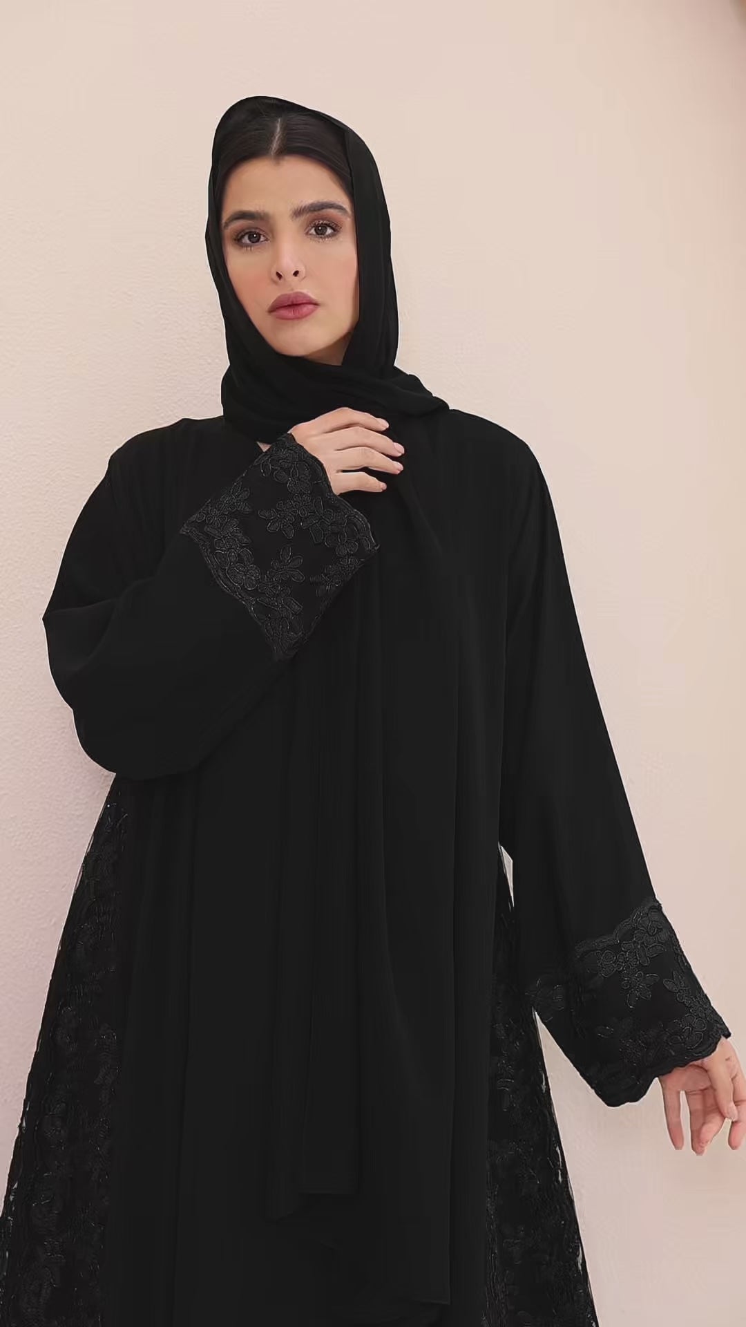 After Dusk Black A‑Line Dentelle Abaya